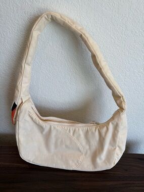 BAGGU Cream Padded Swan Shoulder Bag